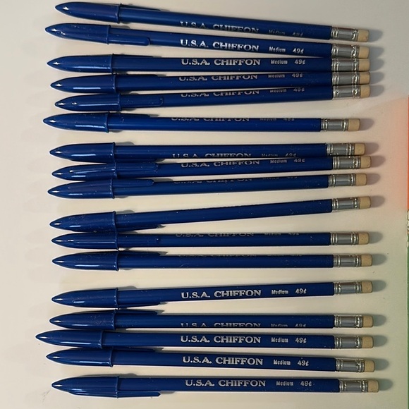 Vintage "U.S.A. Chiffon" Ball Pens by Berol USA 17 pens original box 1960’s/70’s - Picture 2 of 13